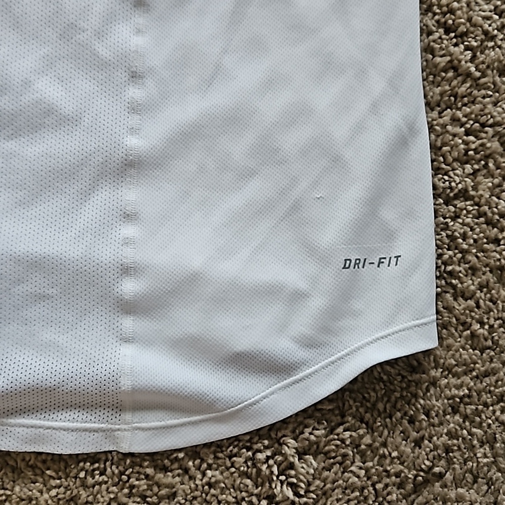 Nike white Dri-fit tank top, size XL - Picture 9 of 9